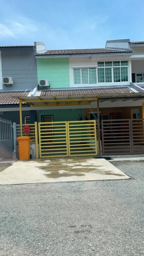 Villa Purple Townhouse 3R2B Wifi Sekinchan Exterior foto