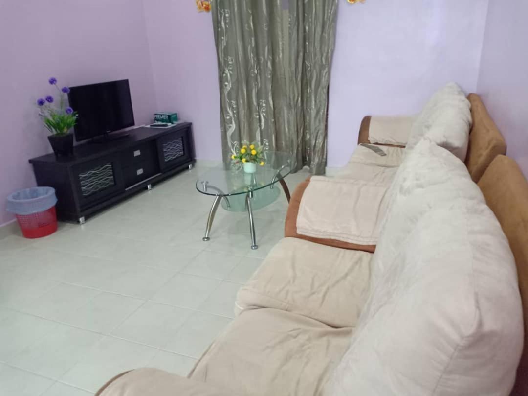 Villa Purple Townhouse 3R2B Wifi Sekinchan Exterior foto